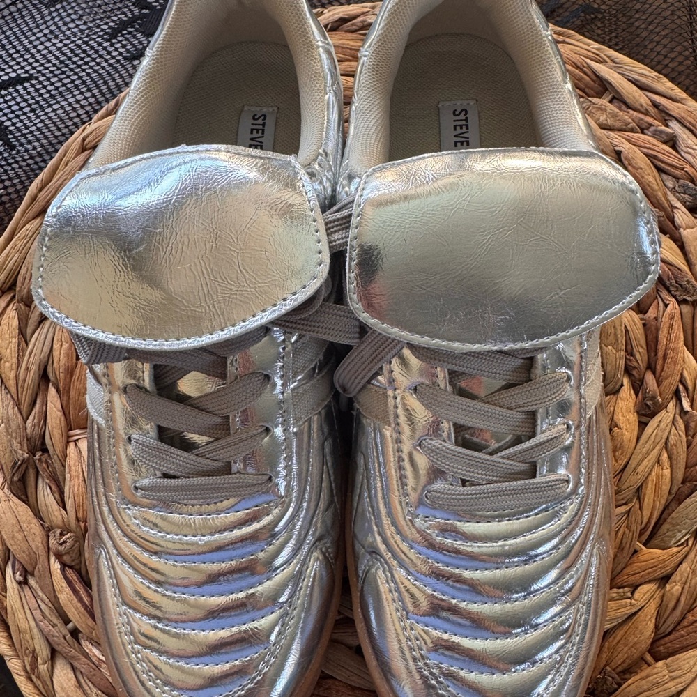 Steve Madden Madrid Silver Lace-Up Sneakers Size 9.5 women